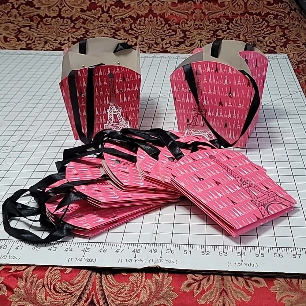 Gift Bag, 7 Pink and 1 Red Eiffel Tower Gift Bags,‎ Base 5.25x5.25 High 5.75 NIB